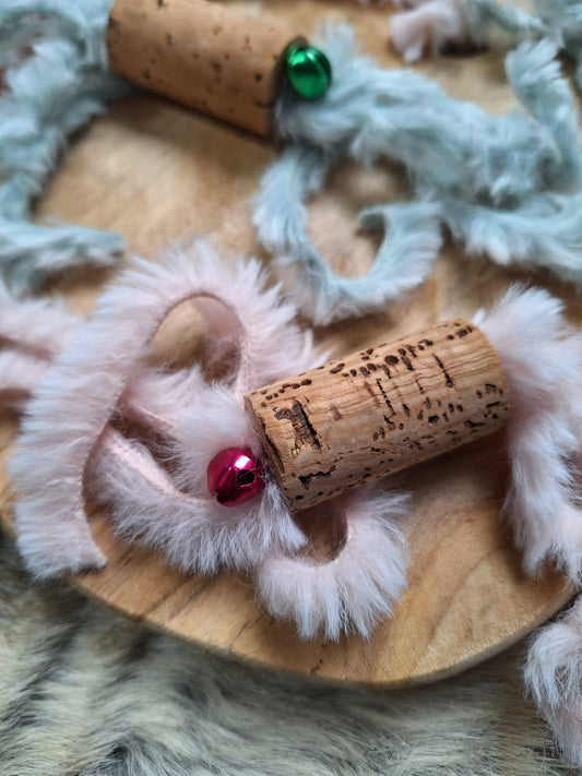 Bouchon à grelot & fausse fourrure – Édition pastel 🐾✨