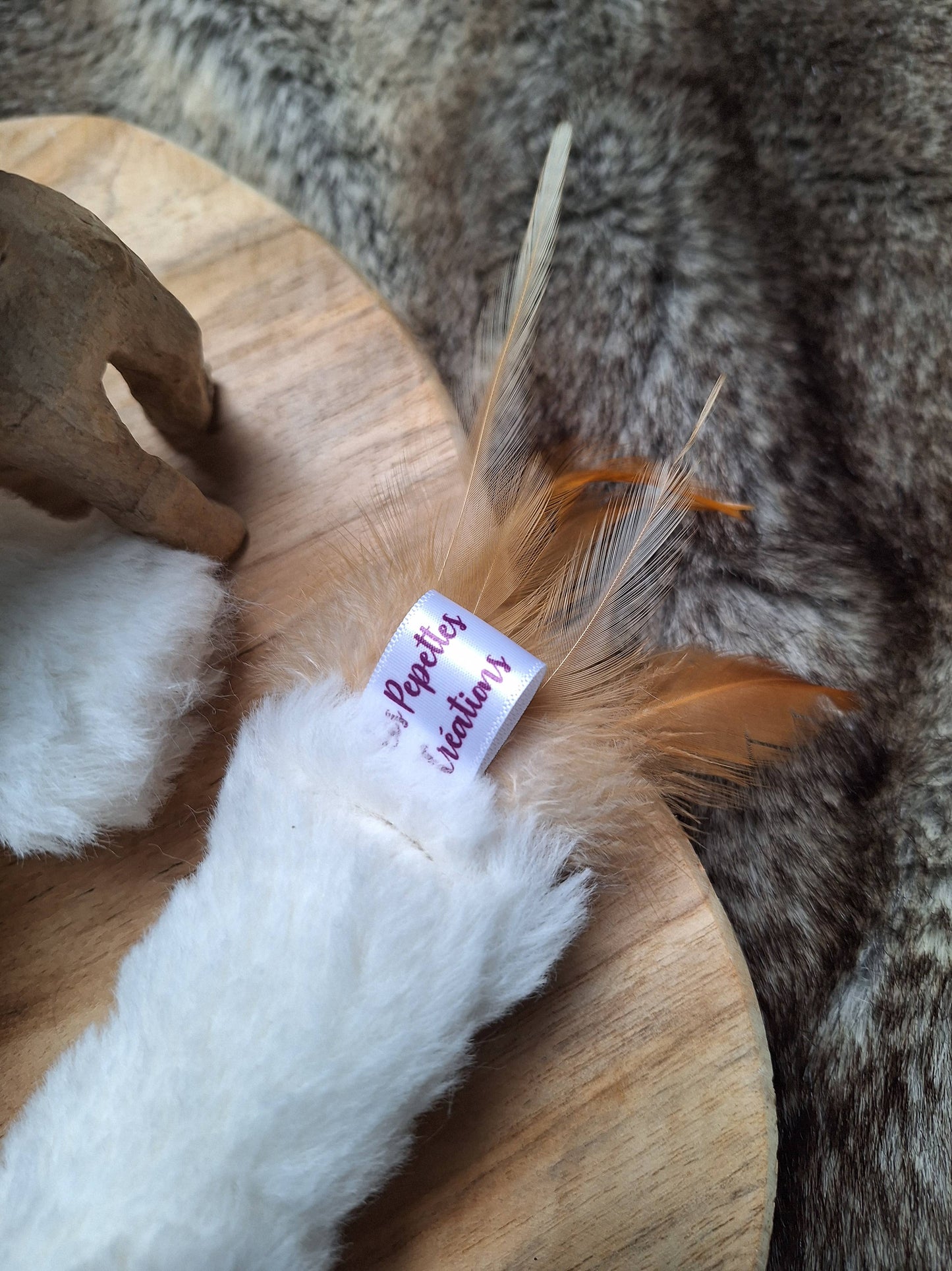 O poil à plumes- Kicker en fausse fourrure avec vraies plumes – Cataire & Valériane 🌿 - Jouet pour chat