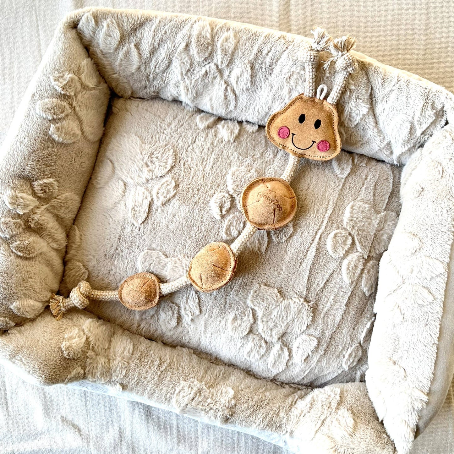 Chenille joyeuse en cuir suédé avec corde naturelle - Jouet naturel pour chien