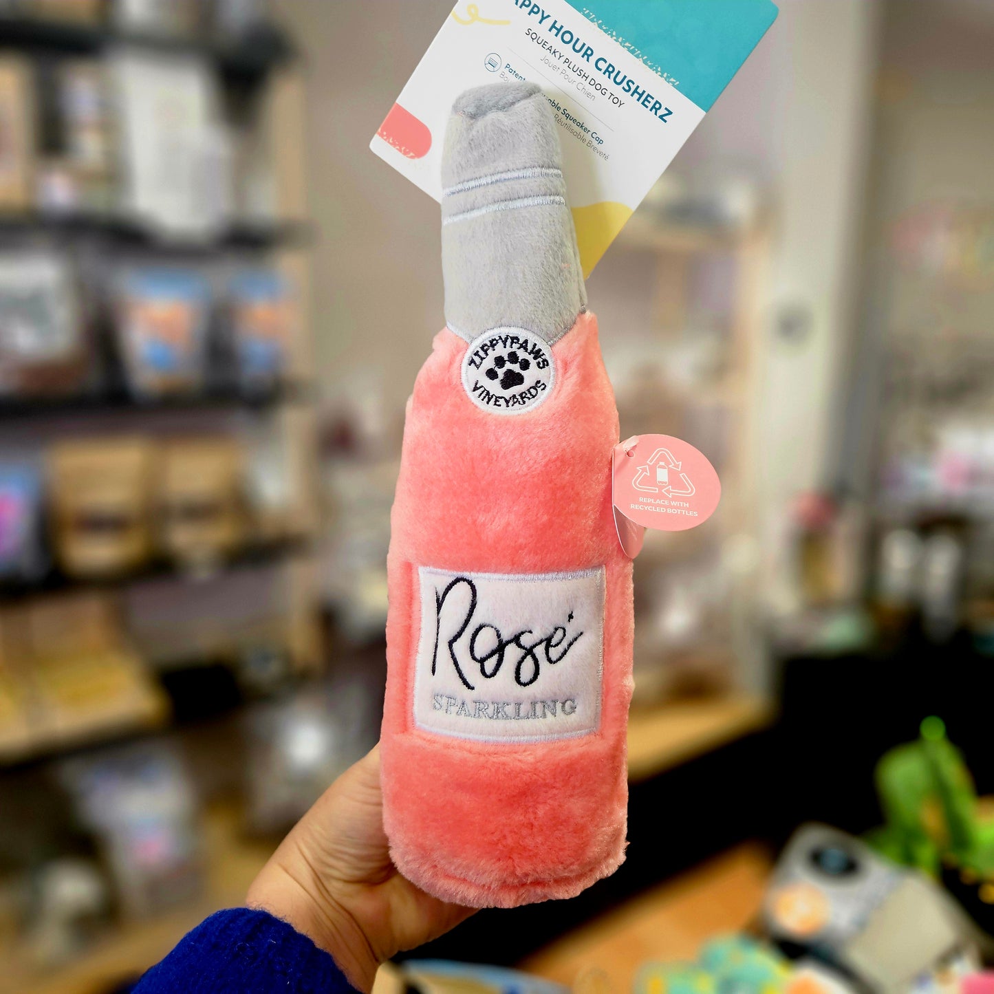🍷 Jouet Peluche “Bouteille de Rosé” pour chien – Happy Hour Crusherz by ZippyPaws
